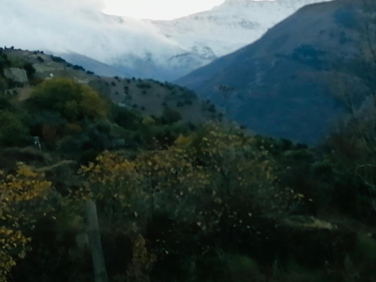 El Hogar De Mercedes Guejar Sierra Esterno foto